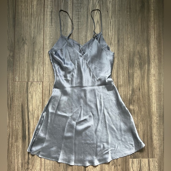 THISTLE & SPIRE | 100% Silk Slip / Mini Sleep Dress - Picture 2 of 4